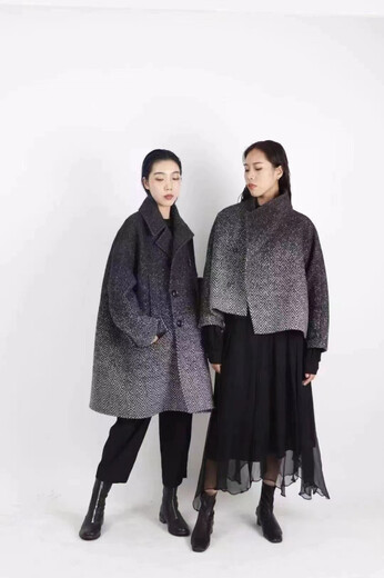 廣州女式羽絨服市場周仕依琳冬季羊絨大衣專柜撤柜羽絨服貨源
