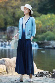 商場(chǎng)女裝撤柜尾貨鼎成麻業(yè)23夏款棉麻天絲上衣直播實(shí)體流量尾貨