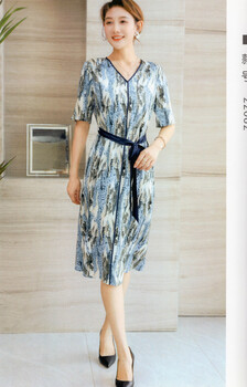 真絲系列女裝品牌撤柜女裝桑蠶絲連衣裙庫存服裝供應(yīng)