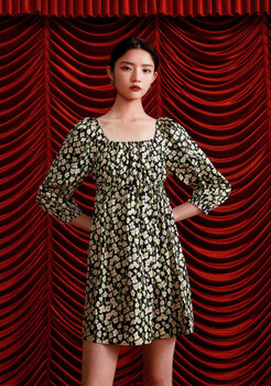商務(wù)風(fēng)女裝朗斯莉秋裝通勤時(shí)裝廣州品牌折扣女裝市場(chǎng)