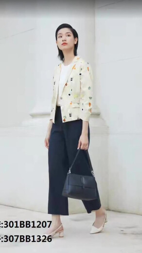 簡約休閑時裝品牌撤柜女裝廣州折扣女裝拿貨
