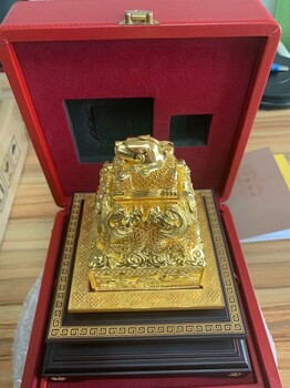 王樹文創作花絲鑲嵌《九龍寶璽》掐絲雙璽結合