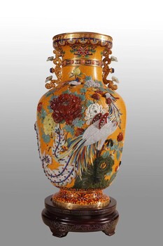 劉永森大師創(chuàng)作景泰藍(lán)嵌玉迎客瓶