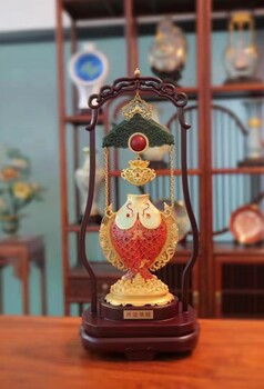 馮超、宋玉、潘志濤創(chuàng)作《開(kāi)運(yùn)錦鯉》金玉琺瑯鏈瓶