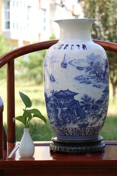 王懷俊創(chuàng)作《國寶雙絕》青花瓷收藏價值解析
