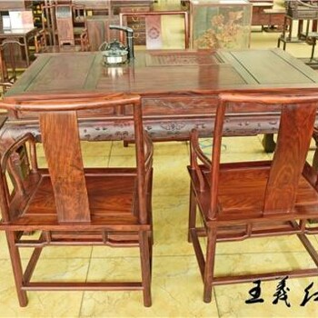 青岛缅甸花梨餐桌材质细腻,王义大红酸枝餐桌