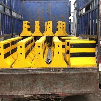 忻州公路防撞墩公路水泥隔離墩多少錢