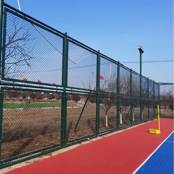 太原厂家球场围栏网体育场铁丝网球场围栏学校操场护栏围