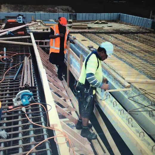 香港招电焊工架子工货车司机钢筋工木工水电工