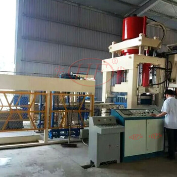 建筑垃圾再生制造設(shè)備宏發(fā)重工HF-650T靜壓磚機(jī)環(huán)保制磚機(jī)