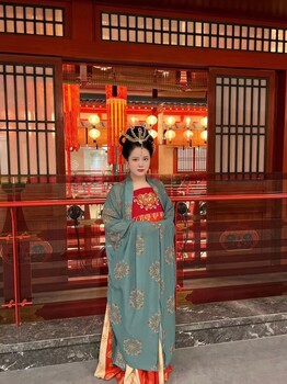 古裝漢服出租西安區(qū)域-西安拍照好的漢服出租價(jià)格-鐘樓漢服