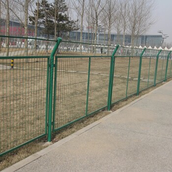 高速公路隔離網(wǎng)護(hù)欄果園圈地養(yǎng)殖鐵絲圍欄網(wǎng)框架護(hù)欄網(wǎng)