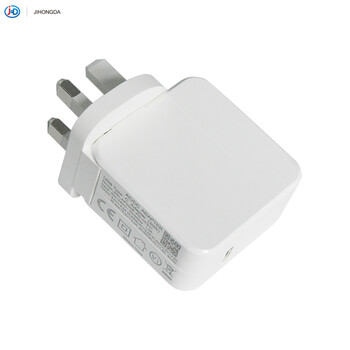 30W英規(guī)插腳PD充電器