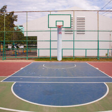 关于硅pu篮球场使用的特点