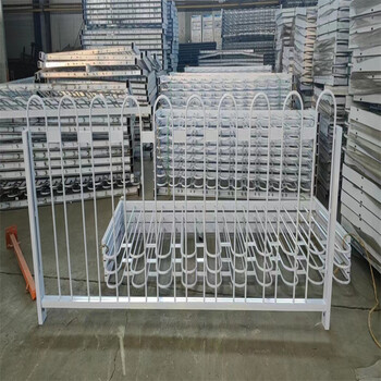 武漢機(jī)電城2棟21號市政道路防護(hù)柵/城鄉(xiāng)道路隔離護(hù)欄1乘3米現(xiàn)貨