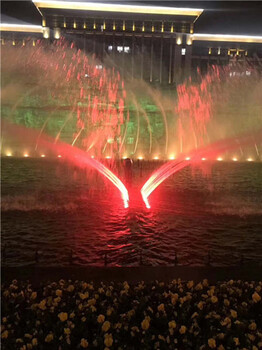 蚌埠假山,公园七彩灯光喷水设计精美