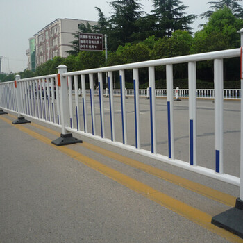 市政護(hù)欄交通防護(hù)欄供應(yīng)公路護(hù)欄生產(chǎn)廠家