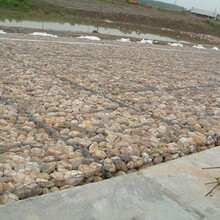 兆鑫镀锌石笼网河道流域治理柔性锌铝雷诺生态护坡自产原材料