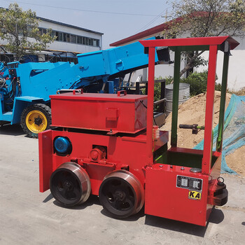 礦用2噸蓄電池電機(jī)車小型軌道牽引機(jī)車頭兩電一充操作簡單