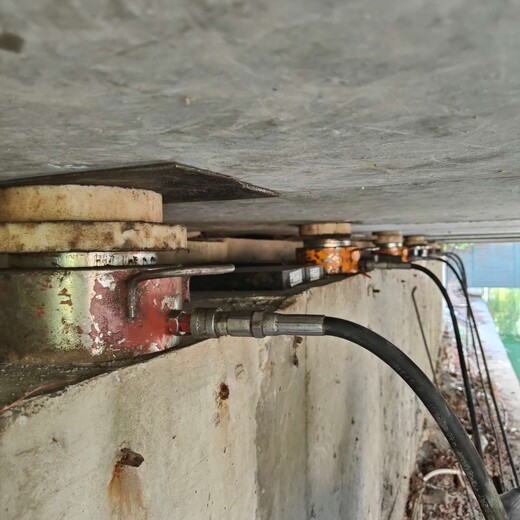 桥梁支座维修调整-滁州公路空心板梁支座更换-施工队