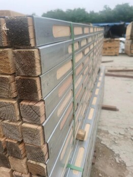 建筑工地建材鋼木龍骨