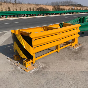 內(nèi)蒙古高速公路可導(dǎo)向防撞墊隧道口減速緩沖墊TA級(jí)TS級(jí)防撞墊