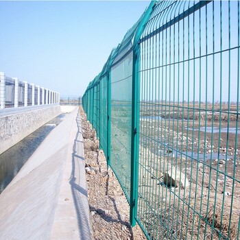 小区高速公路护栏网铁丝网围栏双边丝护栏网框架隔离网钢丝养殖网