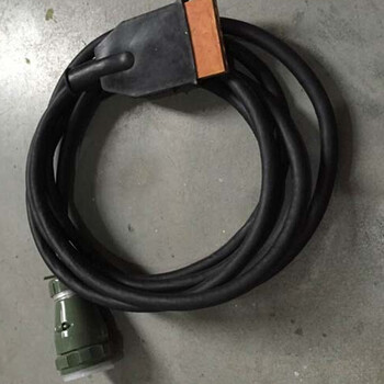 硫化機(jī)一二次導(dǎo)線用于連接硫化機(jī)的電控箱和電熱板的重要電氣元件
