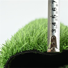 仿真人造草坪地毯汤原塑料人工草皮道路临时围挡绿化草坪图片