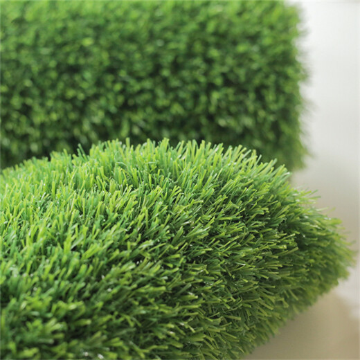 人造仿真草坪新抚区塑料绿色人工草皮铁皮装饰围挡人造草坪