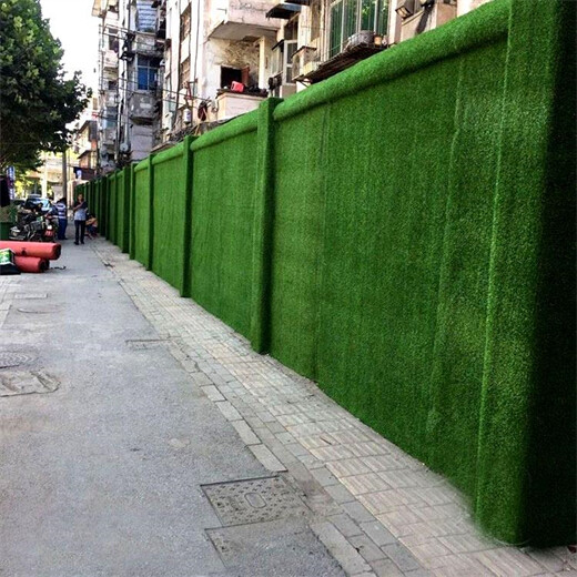 翠绿色1.0厘米铁皮装饰围挡塑料草坪锦江区外围墙人造绿草坪