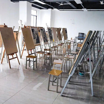 黃石應用科技職業(yè)學校，使學生在各方面都能得到發(fā)展