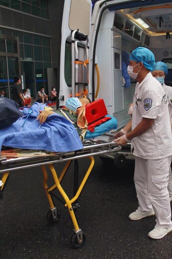 日喀则跨省120救护车-危重病人转院救护车