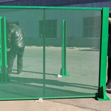 安平县护栏厂家供应热镀锌涂塑钢板网围栏军事营房护栏网