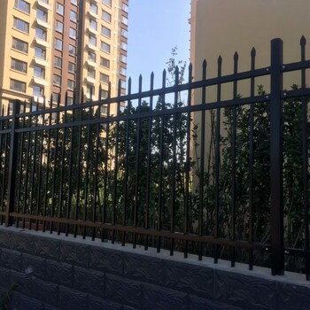 河南駐馬店熱鍍鋅護(hù)欄鐵柵欄鋅鋼圍欄鐵藝欄桿庭院圍墻鍍鋅護(hù)欄
