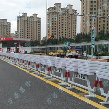彭水道路花箱護(hù)欄圖片花箱護(hù)欄廠家定制