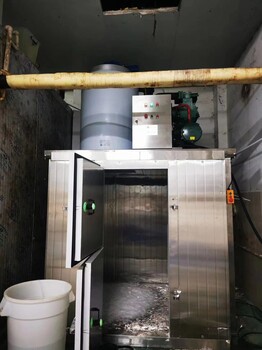 廣州冰友日產(chǎn)300公斤片冰機用于食品保鮮，水產(chǎn)加工、混凝土冷卻