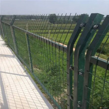 双边丝护栏网果园框架护栏圈地养殖护栏网绿色浸塑隔离铁丝围栏网