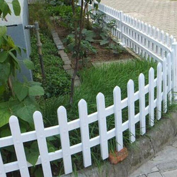 西安PVC草坪護欄小區公園花壇護欄塑鋼圍欄草坪護欄廠家直供