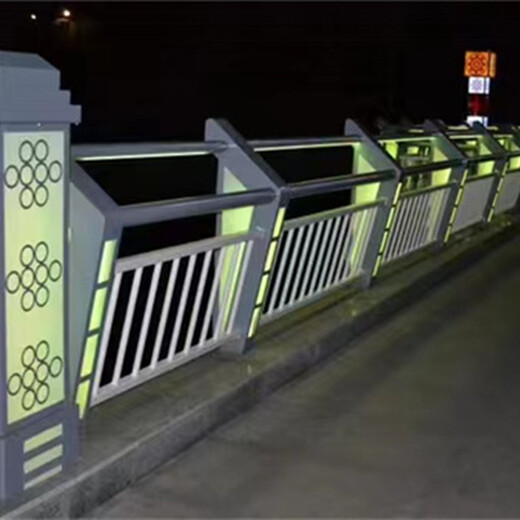 云南省保山市鋼板立柱