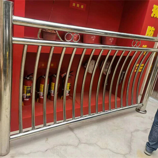 貴州省六盤水市不銹鋼橋梁護(hù)欄