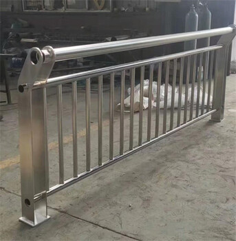 云南省麗江市碳鋼防撞欄