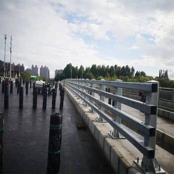 广东省梅州市道路河道隔离防护栏