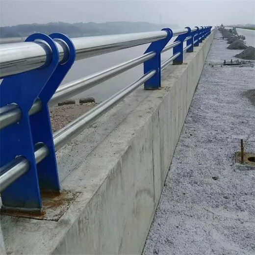 西藏日喀则地区河道防撞护栏