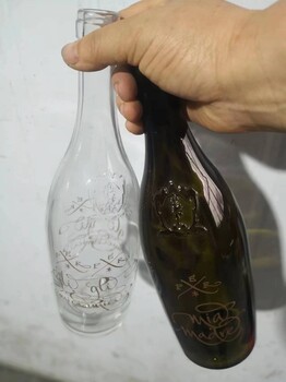 玻璃白酒瓶厂家长期供应喷涂白酒瓶磨砂白酒瓶