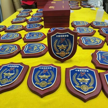 盾形徽章設計西安木底托貼金屬徽章桌擺獎牌訂做
