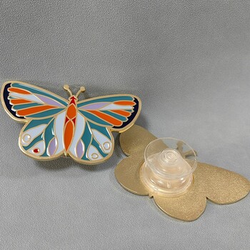 蝴蝶形状徽章订做可爱蜜蜂胸章风筝款式胸针设计定制