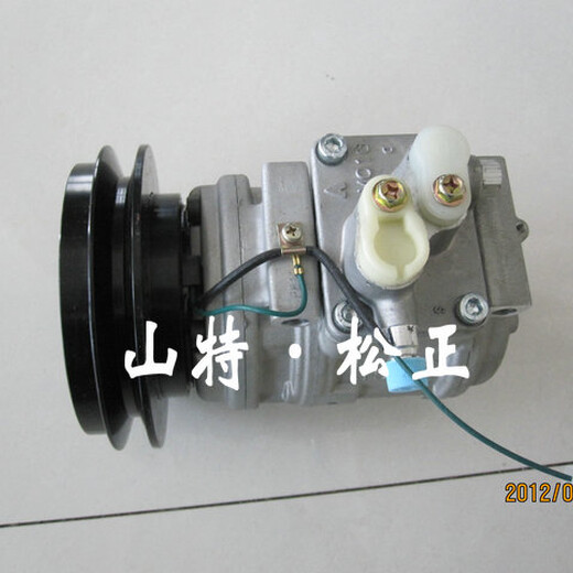 日本小松推耙機(jī)配件D63E發(fā)電機(jī)600-825-3151