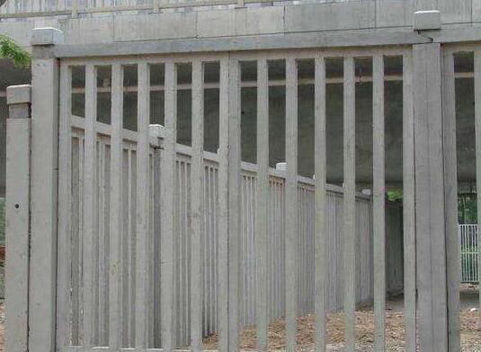 河北曲阳高铁水泥防护栅栏安装价格、混凝土铁路电缆槽价格