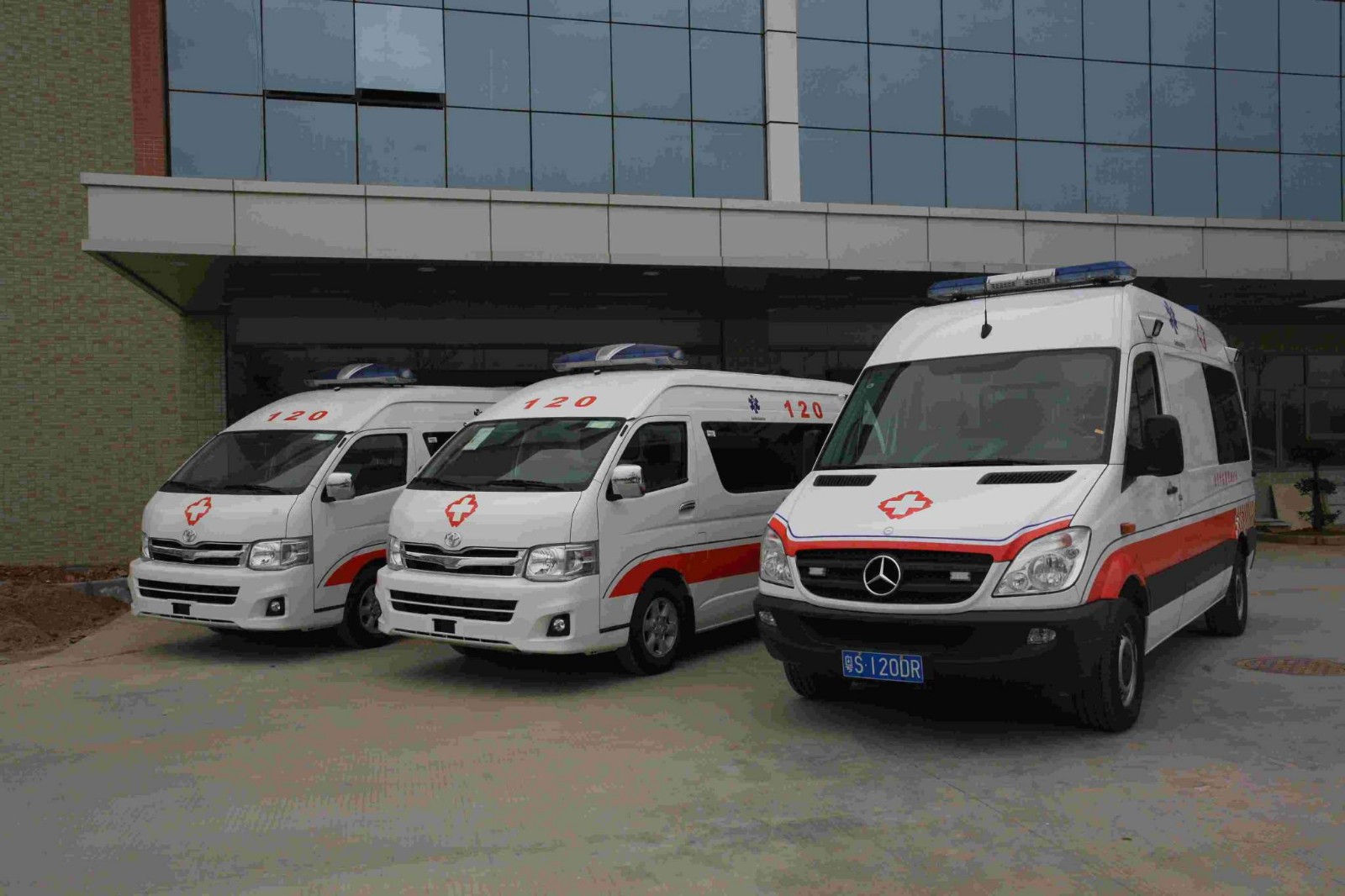 深圳长途救护车出租公司先服务后收费